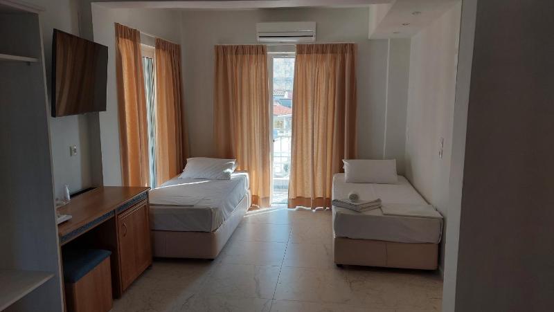 Superior Triple Room image 1
