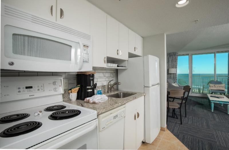 One-Bedroom Suite - Ocean Front  image 2