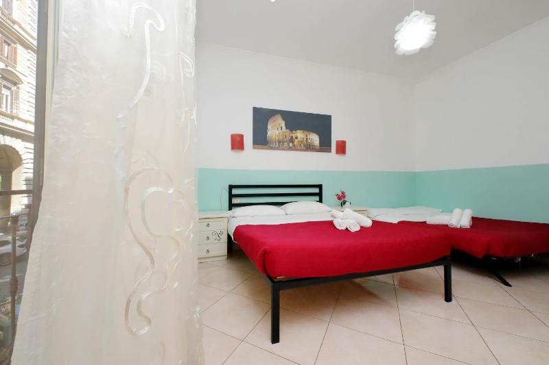 Quadruple Room image 4