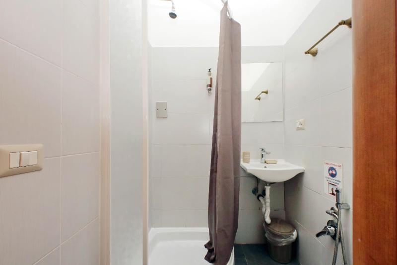Single Room image 3