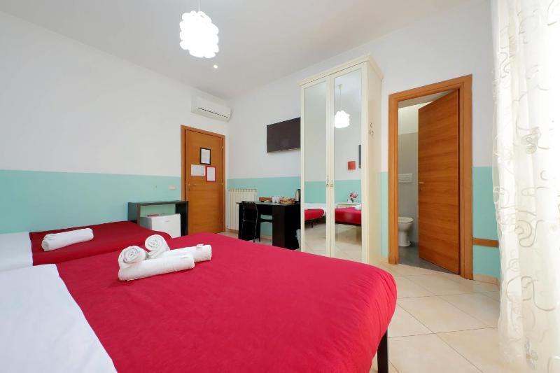 Quadruple Room image 3