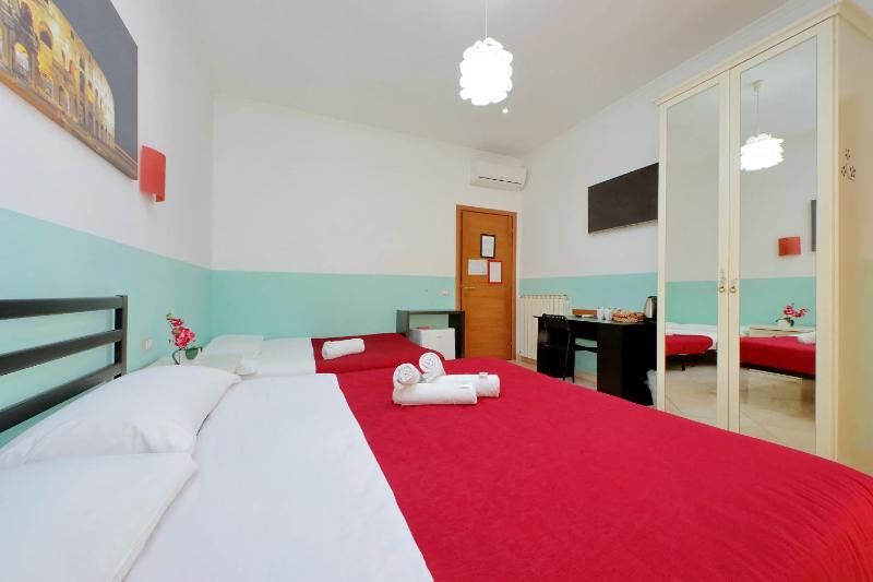 Quadruple Room image 2