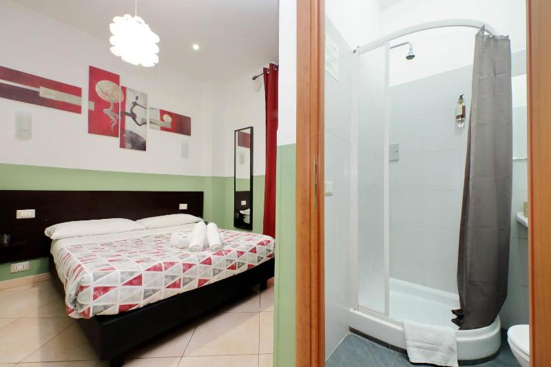 Single Room image 4