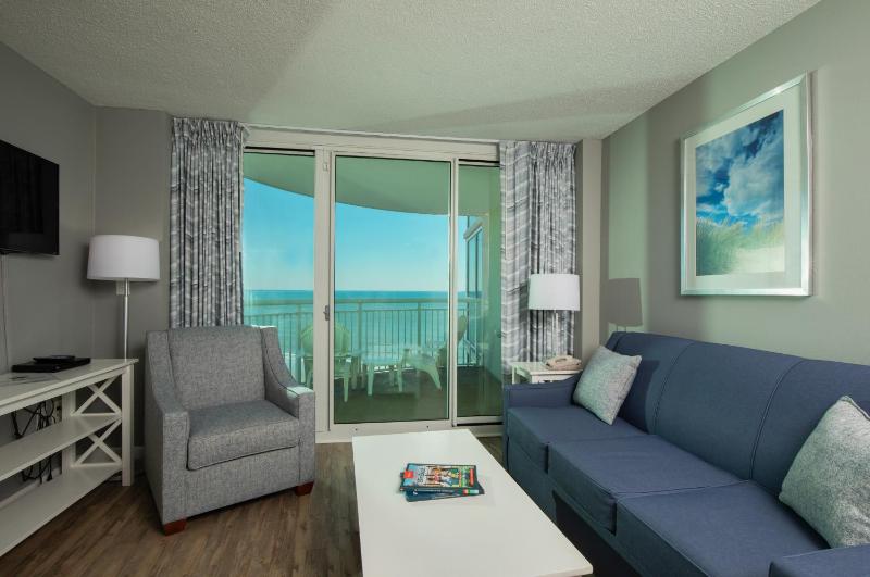 One-Bedroom Suite with Ocean View and Spa Bath image 4