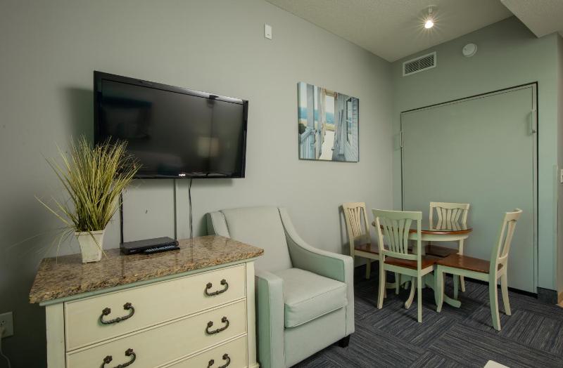 One-Bedroom Suite with Ocean View image 2