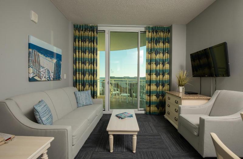 One-Bedroom Suite with Ocean View image 3