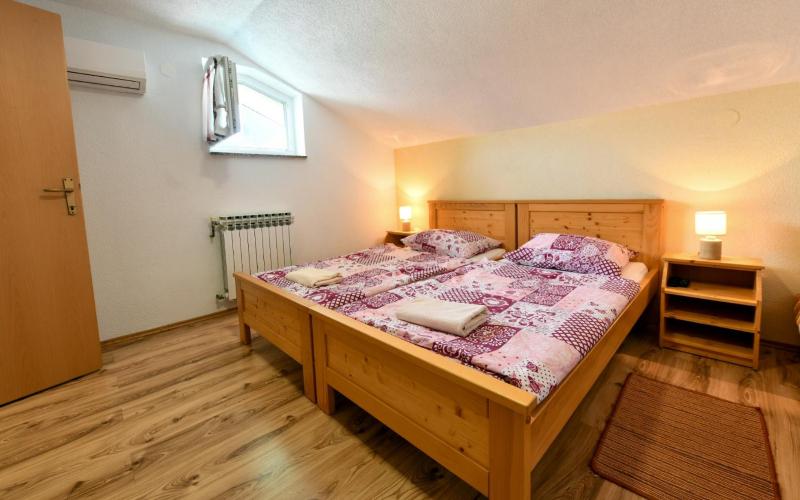 Twin Room image 3