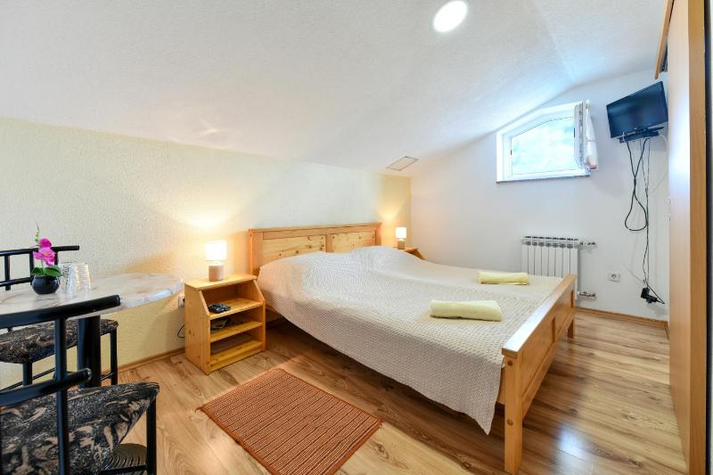 Double Room image 4
