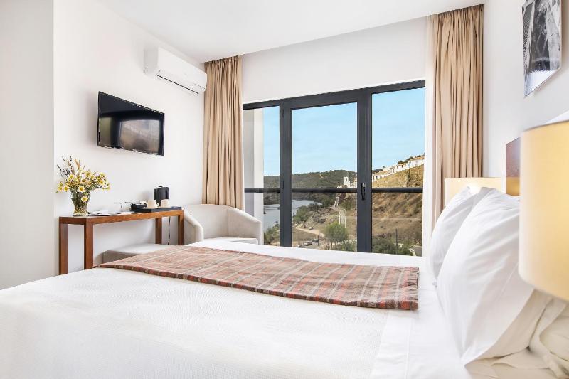 Double or Twin Room with River View image 1