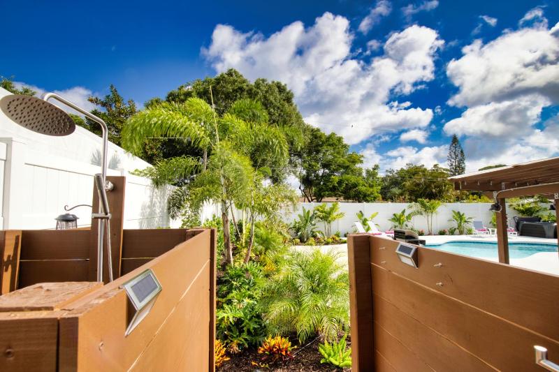 Tropical Oasis Heated Pool Hot Tub Near Siesta Key - image 24