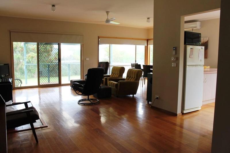 Family Holiday House with Open Plan Living - image 21
