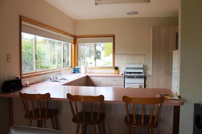 Family Holiday House with Open Plan Living - image 2