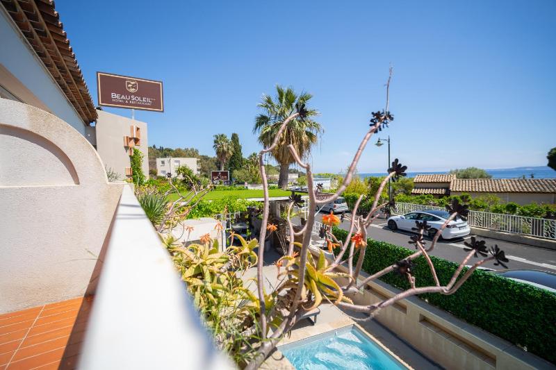 Junior Suite with Sea View image 4