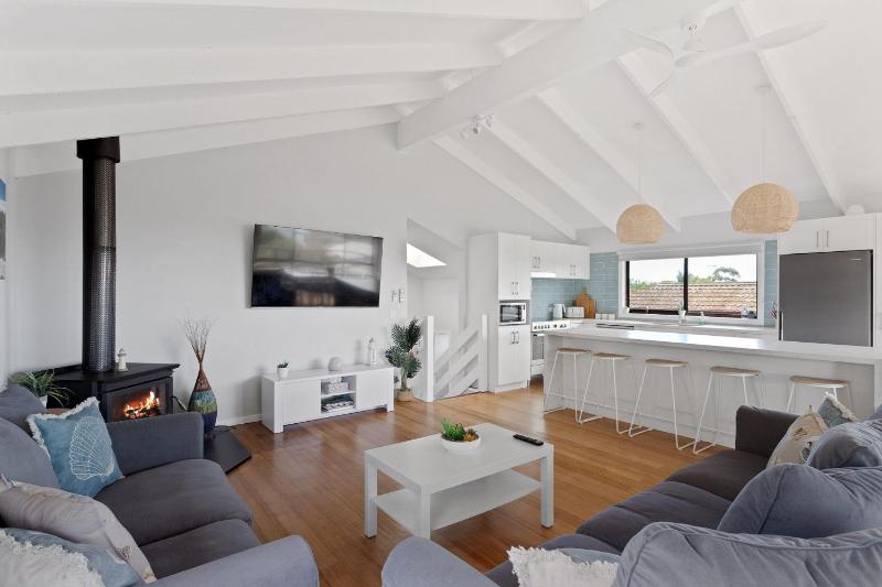 Coastal Comfort Retreat Cowes Phillip Island - image 1