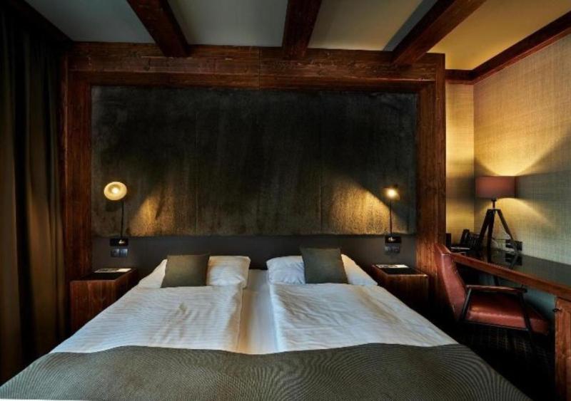 Deluxe Double Room image 3
