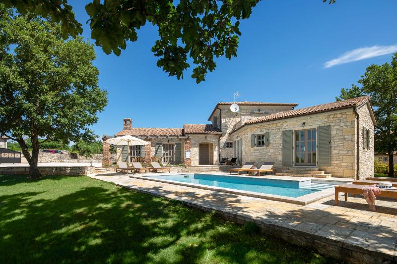 Villas Pini - Four-Bedroom Villa with Private Pool image 4