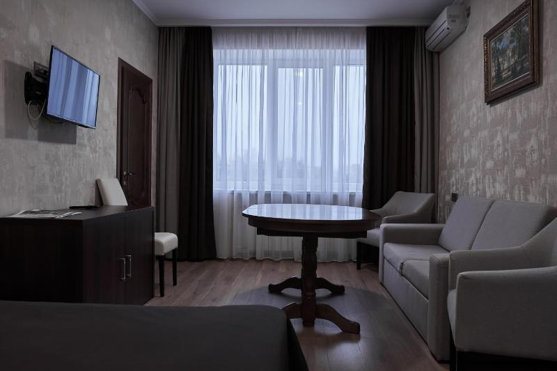 Superior Twin Room image 3