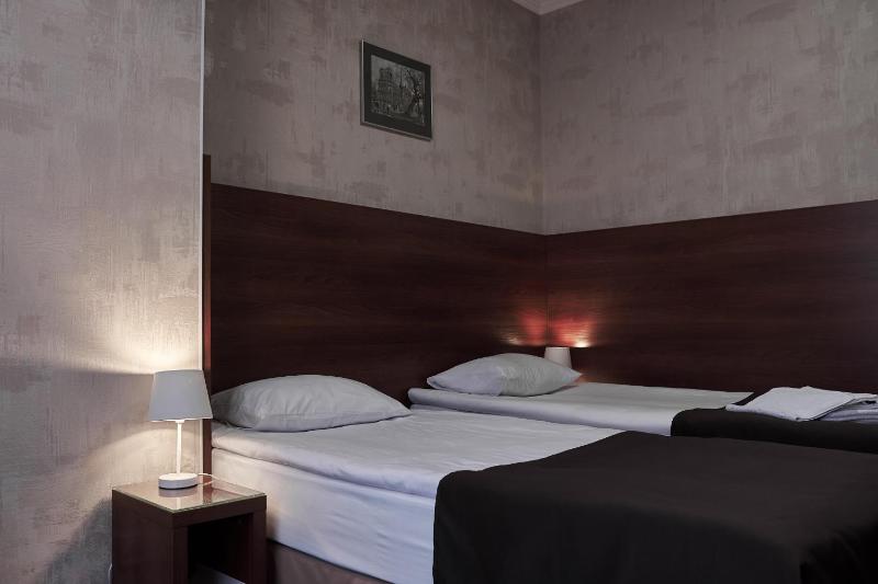 Double or Twin Room image 3