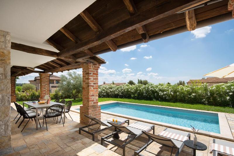 Villas Pini - Four-Bedroom Villa with Private Pool image 3