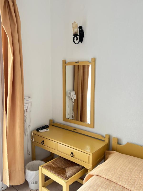 Double Room with Sea View image 4