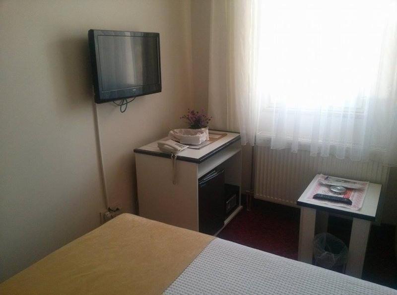Single Room with Mountain View image 3