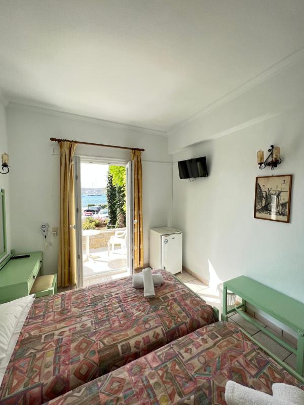 Twin Room with Sea View image 1