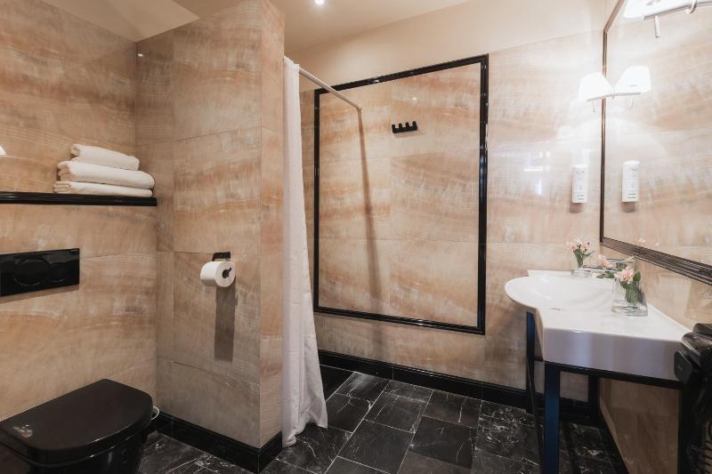 Superior Double Room image 4
