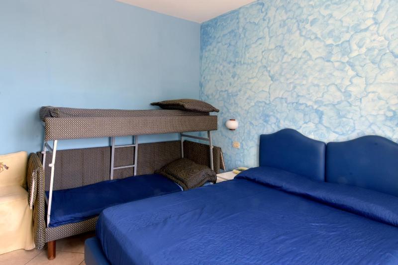 Quadruple Room with Sea View image 3