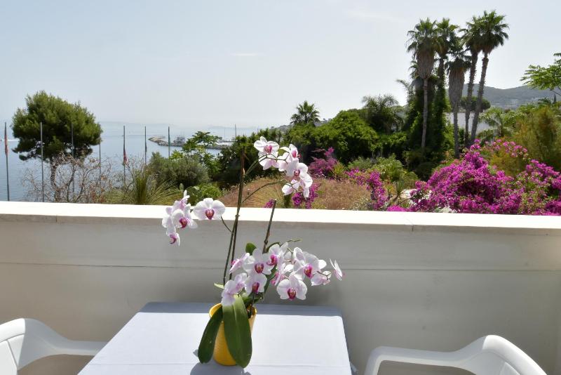 Triple Room with Sea View image 1