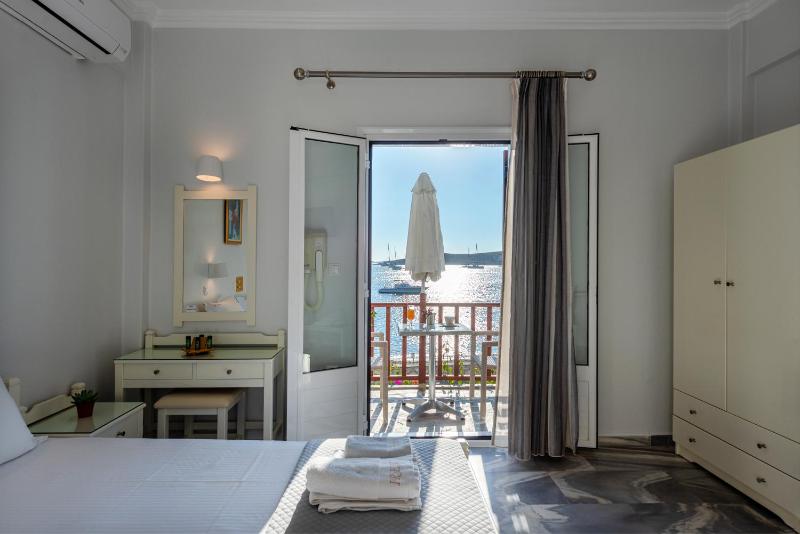 Twin Room with Sea View image 3