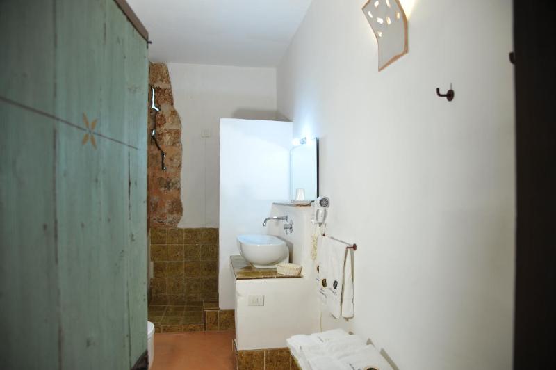 Quadruple Room with Shower image 4