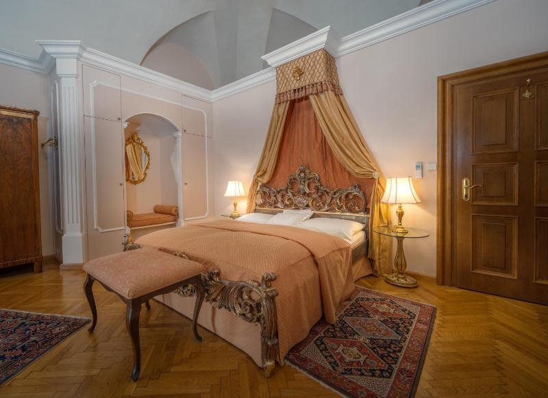Deluxe Double Room image 1