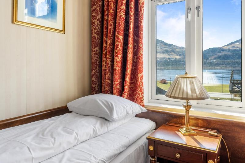 Standard Single room image 3