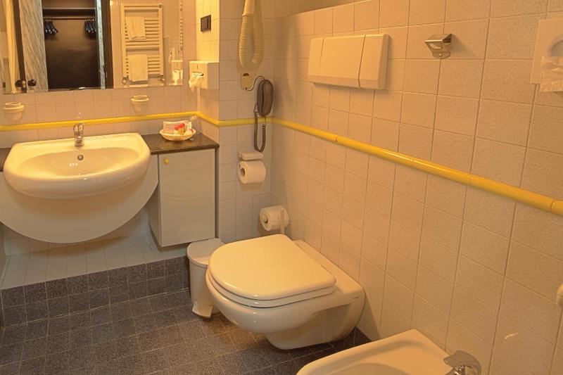 Economy Double or Twin Room image 2