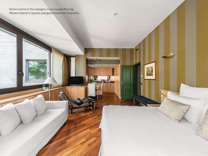 Extra Large Studio with Kitchenette, Bathtub and Sofa Bed image 2