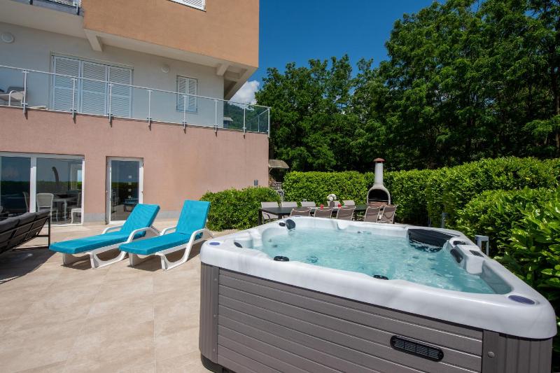 Villa Sveti Petar - with heated pool and outdoor jacuzzi - image 3