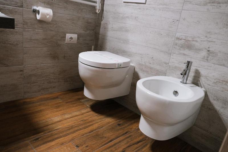 Quadruple Room image 4