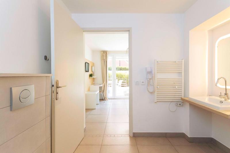 Quadruple Room with Terrace image 4