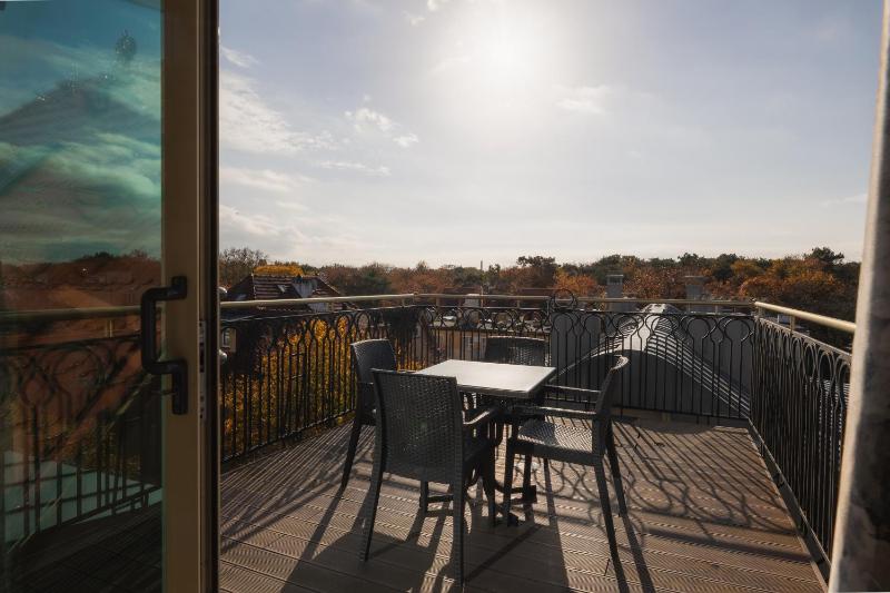 Superior Apartment image 3