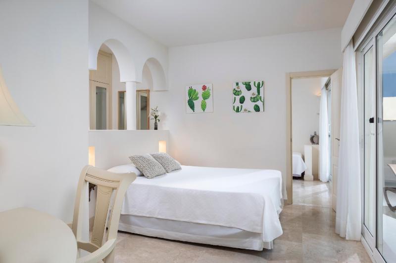 Premier One-Bedroom Villa with Private Pool and Garden image 3