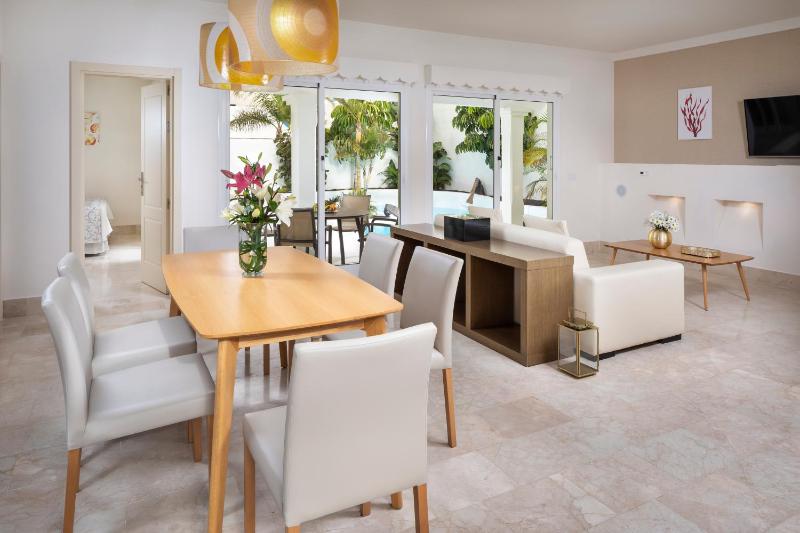 Premier Two-Bedroom Villa with Private Pool and Garden image 4