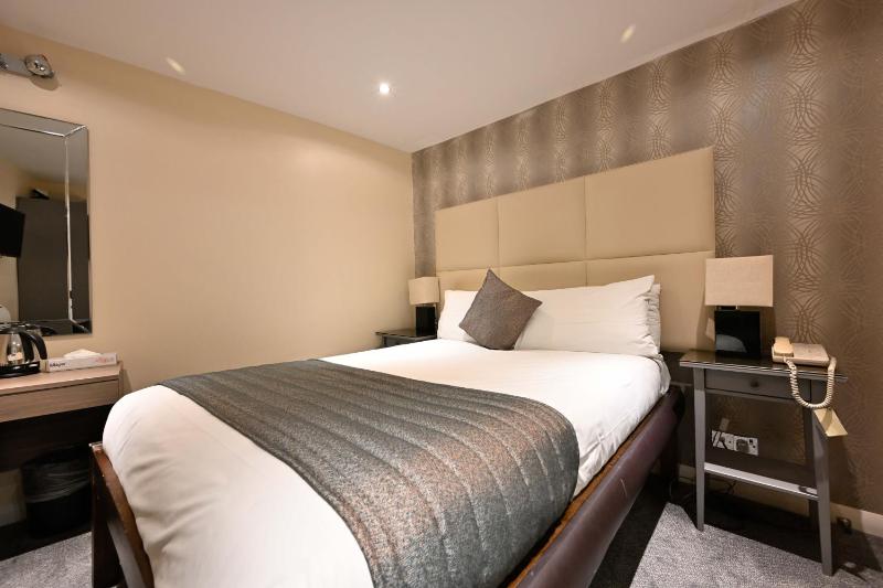 Double Room image 1