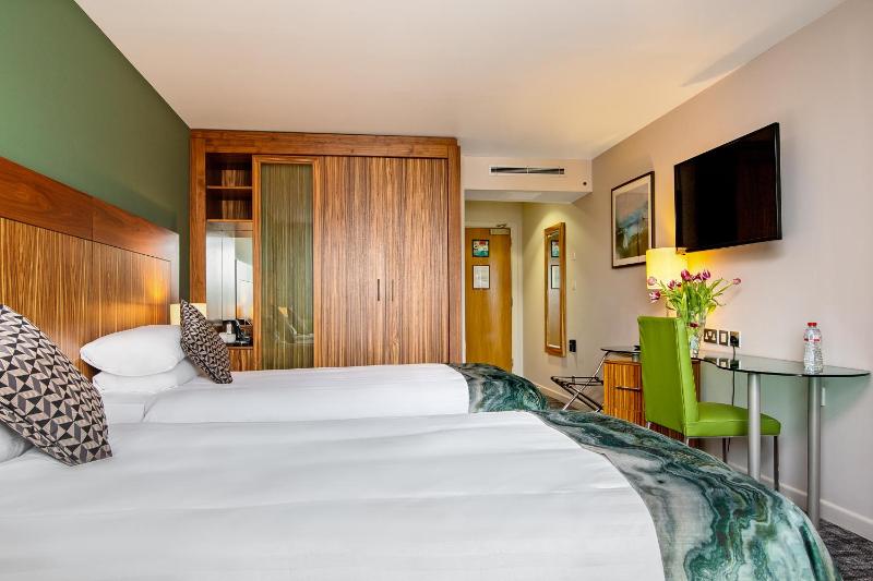 Twin Room image 1