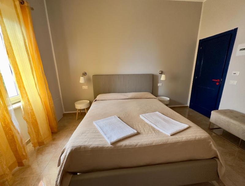 Deluxe Double or Twin Room image 4