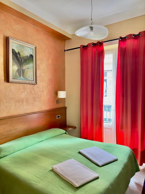 Double Room with Balcony image 3