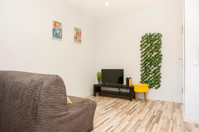 Host Wise - Amadeo Apartments - image 4