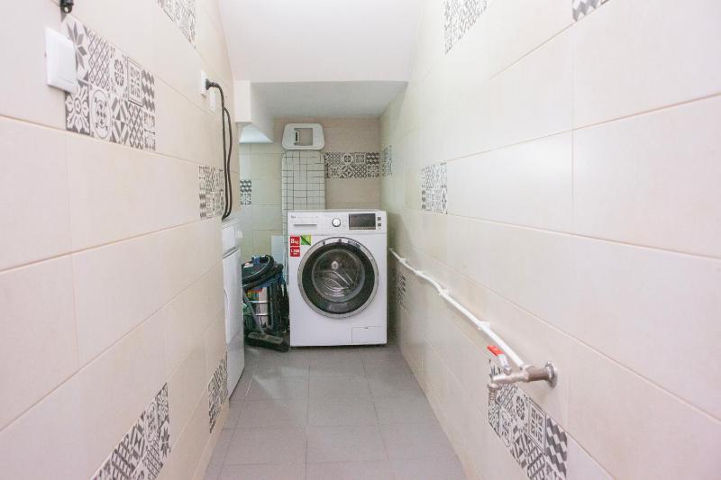 Host Wise - Amadeo Apartments - image 38