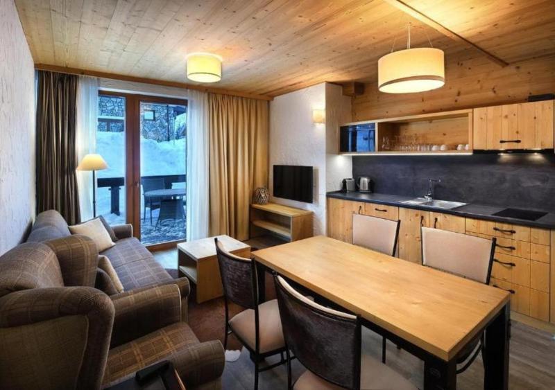 Two-Bedroom Mountain Apartment with Private Hot Tub image 3