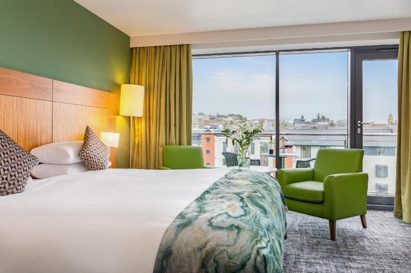 Deluxe Double Room with River View image 3