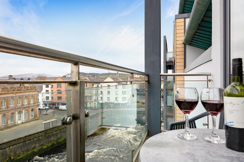 Deluxe Double Room with River View image 4